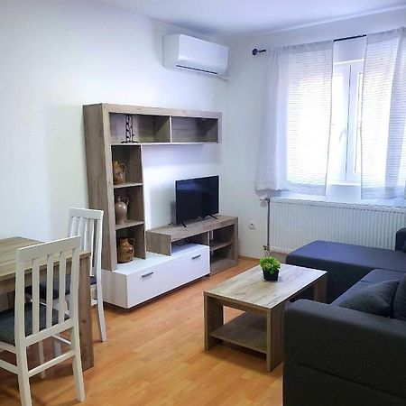 Aster Apartments Belgrado Esterno foto