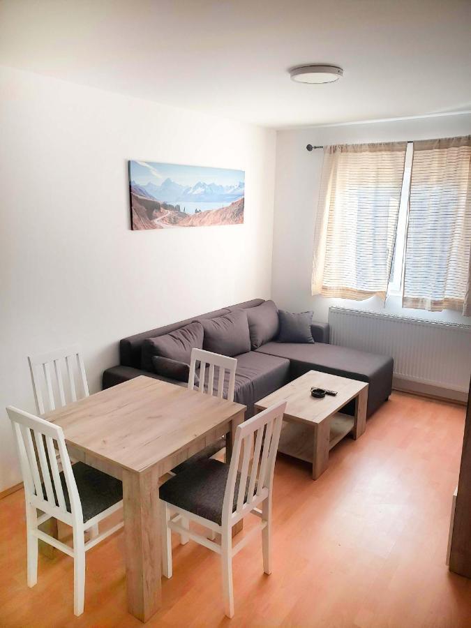 Aster Apartments Belgrado Esterno foto