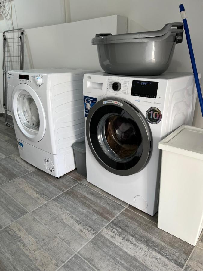 Aster Apartments Belgrado Esterno foto