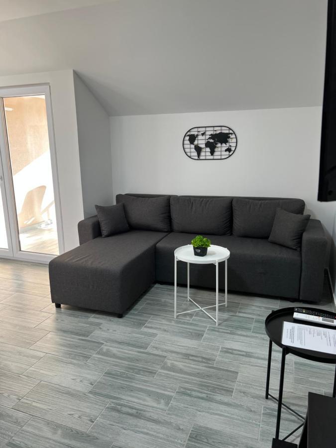 Aster Apartments Belgrado Esterno foto