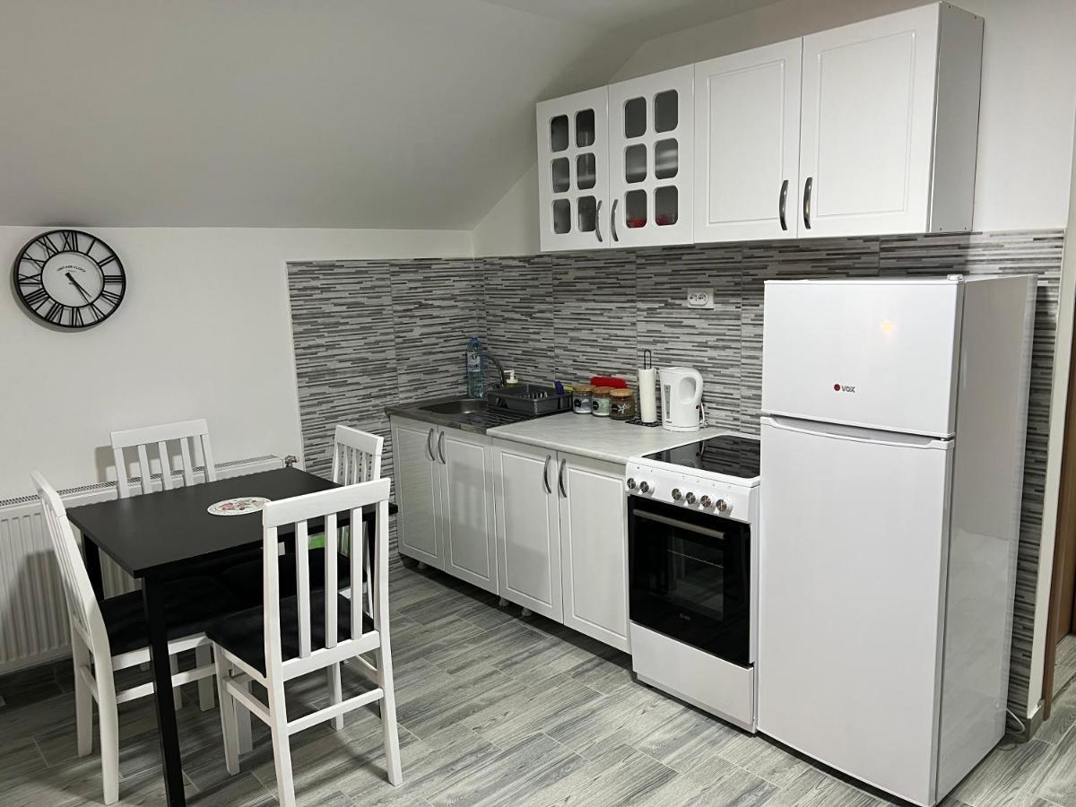 Aster Apartments Belgrado Esterno foto