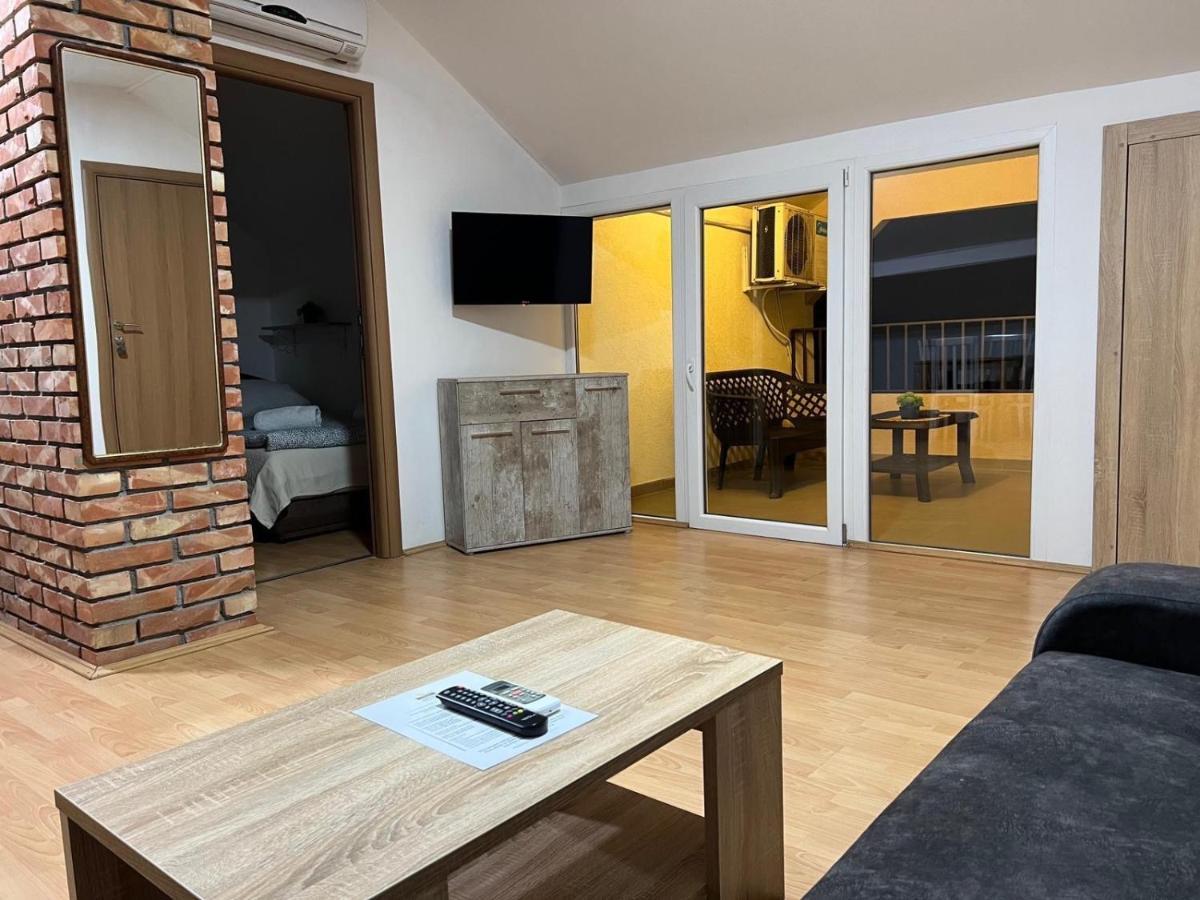 Aster Apartments Belgrado Esterno foto