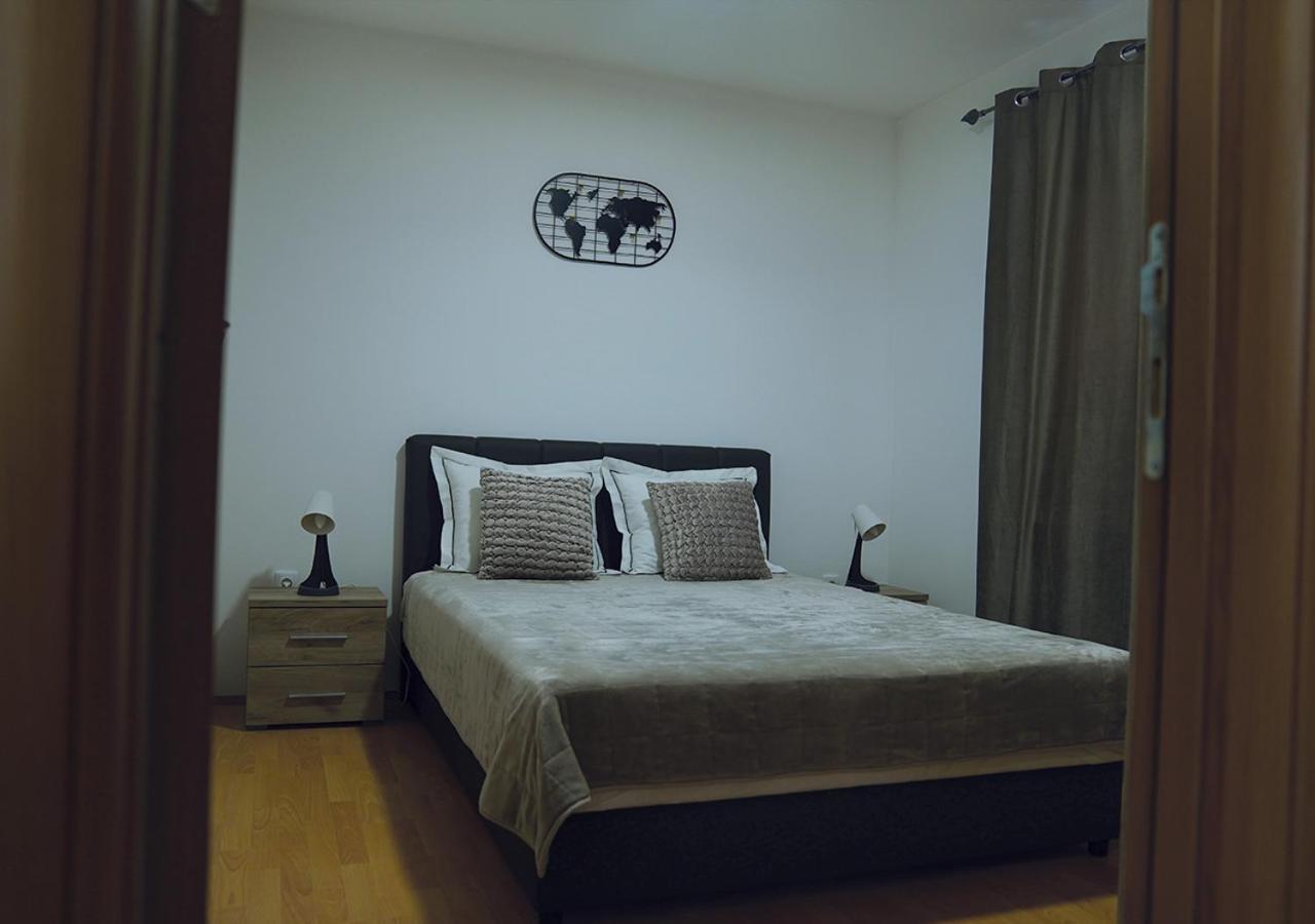 Aster Apartments Belgrado Esterno foto