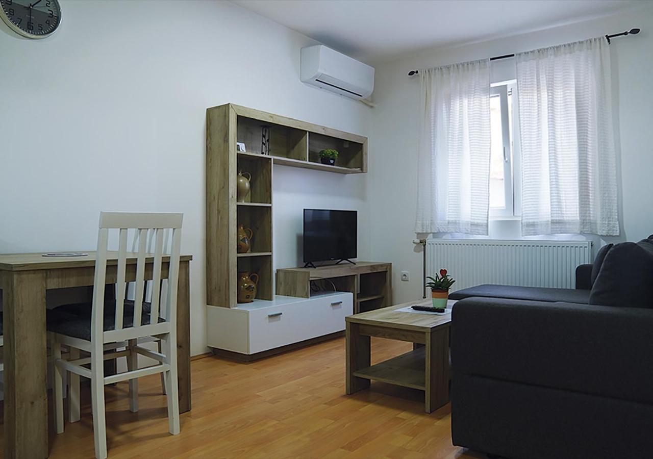 Aster Apartments Belgrado Esterno foto