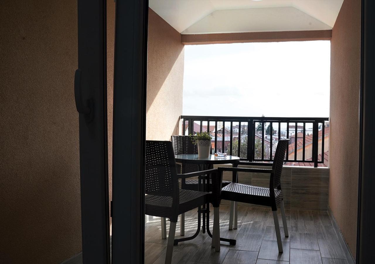 Aster Apartments Belgrado Esterno foto