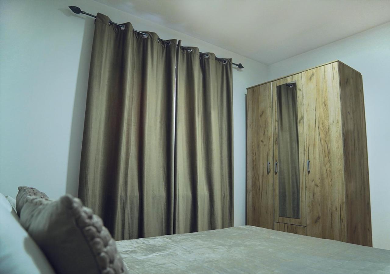 Aster Apartments Belgrado Esterno foto