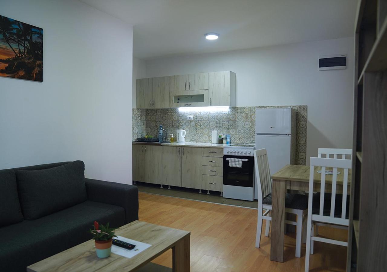 Aster Apartments Belgrado Esterno foto
